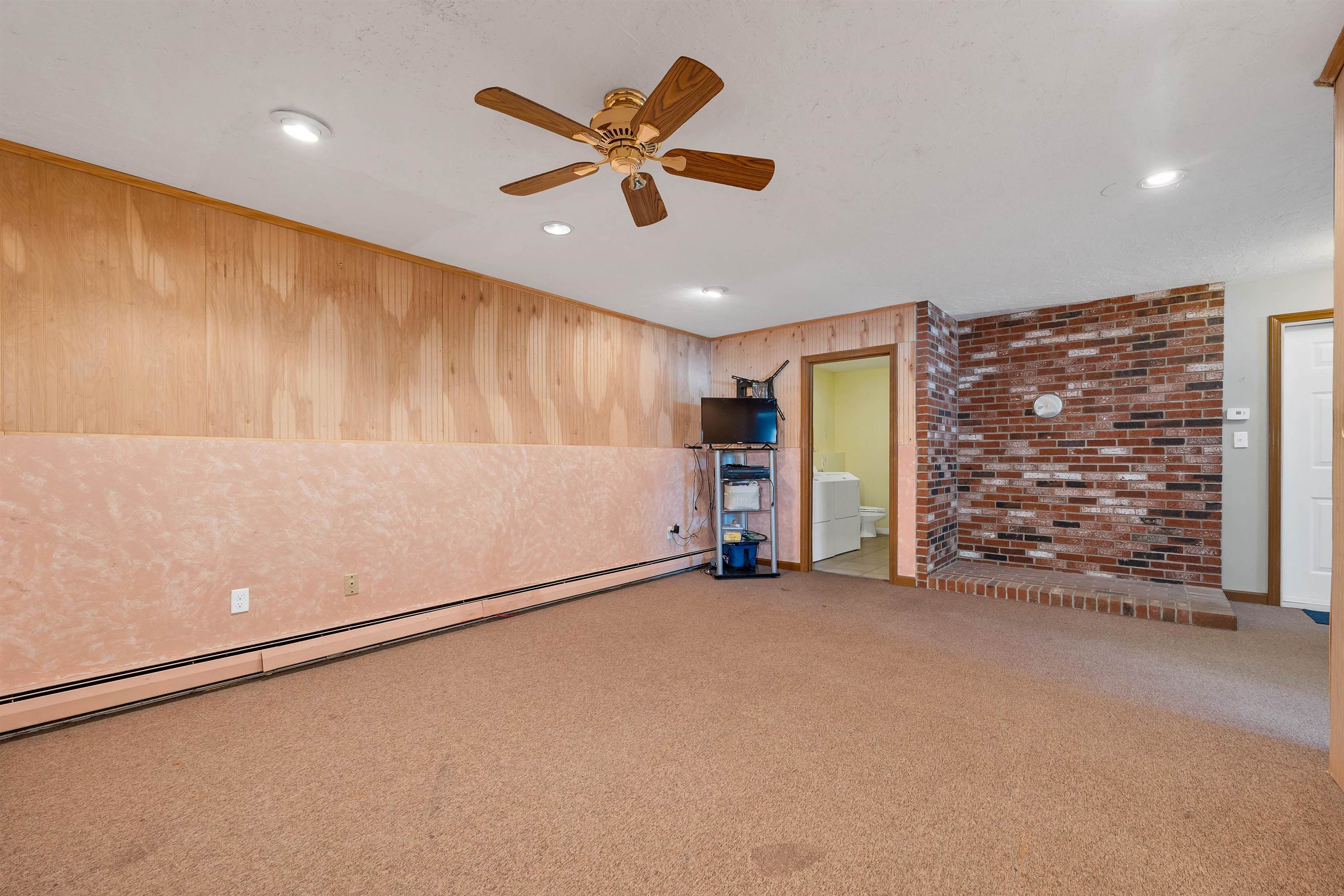 Gilmanton, New Hampshire 03237, United States, 3 Bedrooms Bedrooms, ,3 BathroomsBathrooms,Residential,Pending,82470