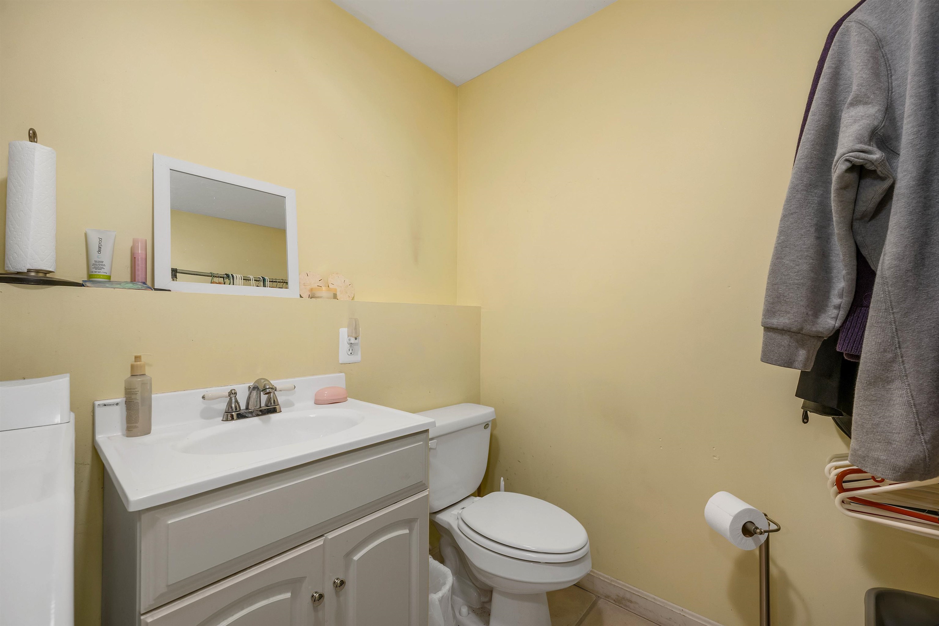 Gilmanton, New Hampshire 03237, United States, 3 Bedrooms Bedrooms, ,3 BathroomsBathrooms,Residential,Pending,82470