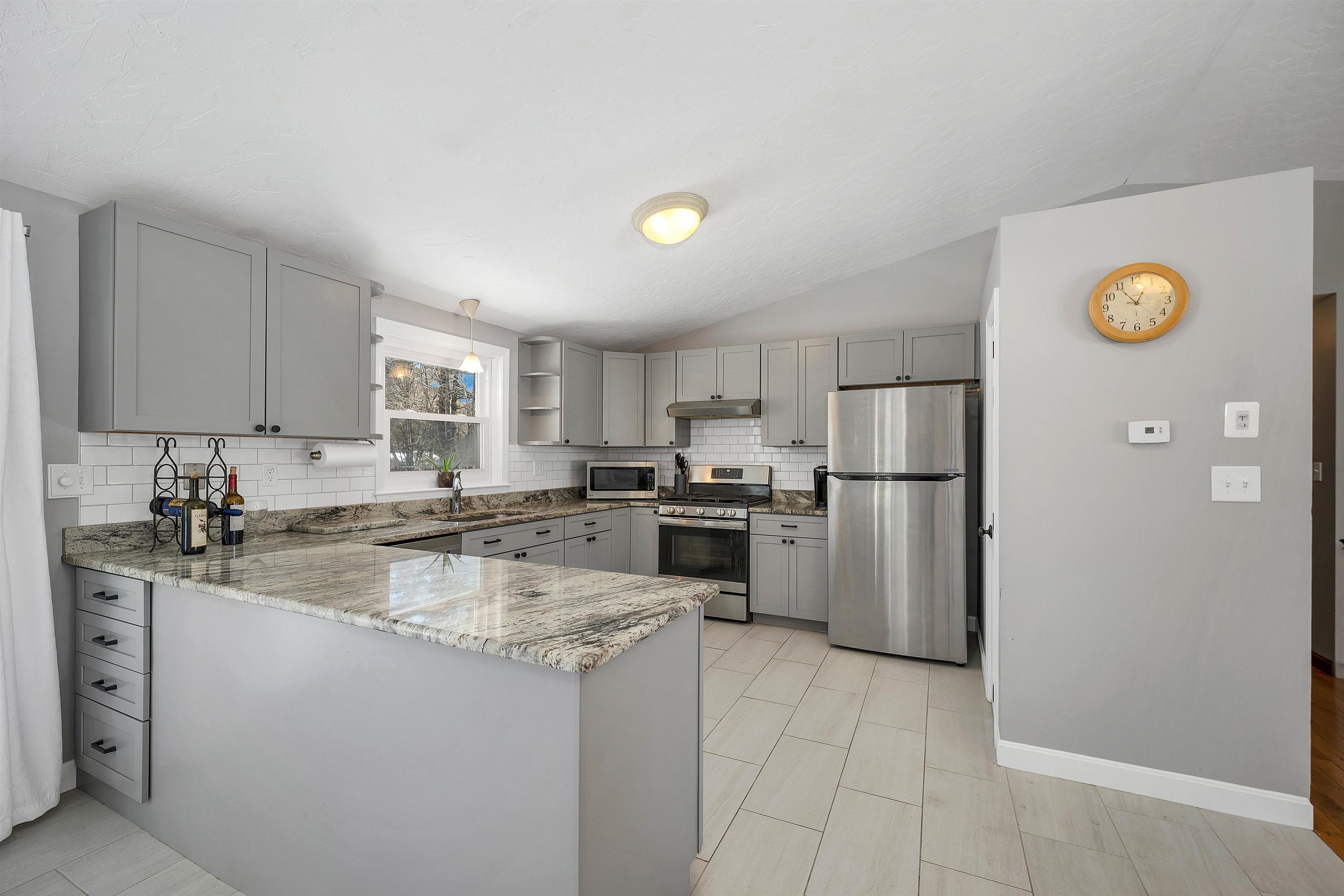 Gilmanton, New Hampshire 03237, United States, 3 Bedrooms Bedrooms, ,3 BathroomsBathrooms,Residential,Pending,82470