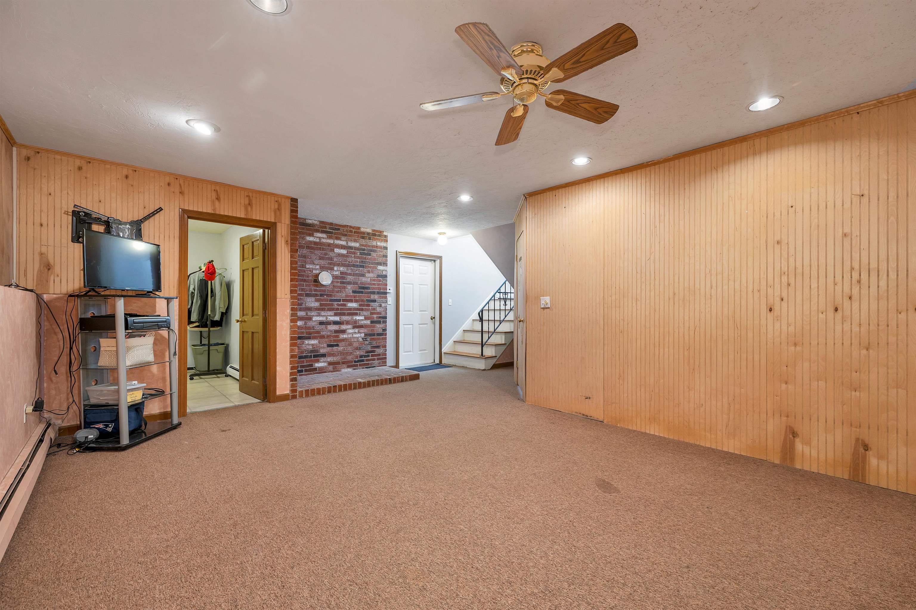 Gilmanton, New Hampshire 03237, United States, 3 Bedrooms Bedrooms, ,3 BathroomsBathrooms,Residential,Pending,82470