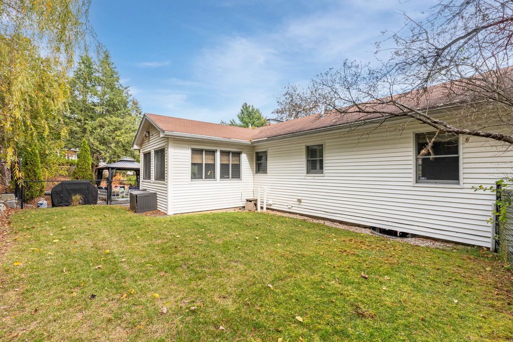 Photo of 30 Tanglewood Court, Manchester, NH 03102 (MLS # 5066256)