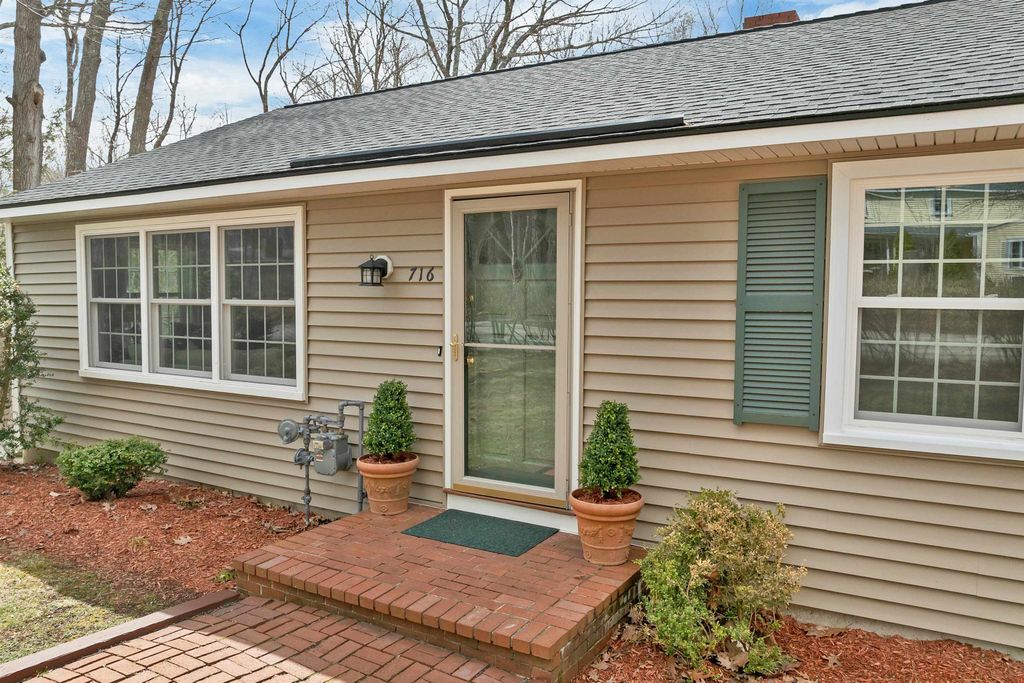 Photo of 716 Exeter Road, Hampton, NH 03842 (MLS # 5082548)