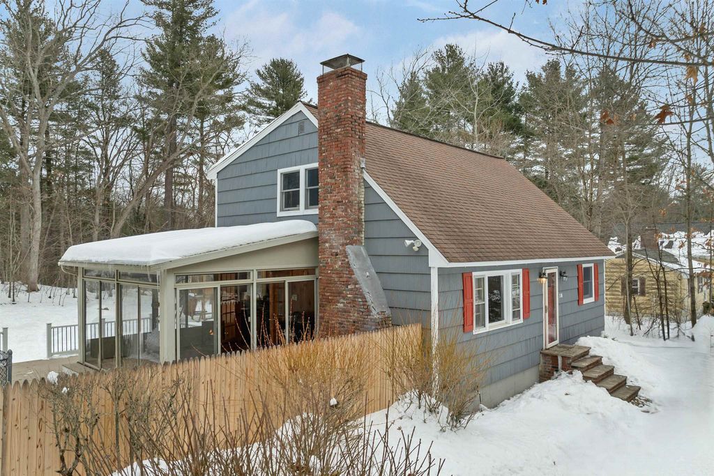 Photo of 18 Ridgecrest Drive, Hudson, NH 03051 (MLS # 5076369)