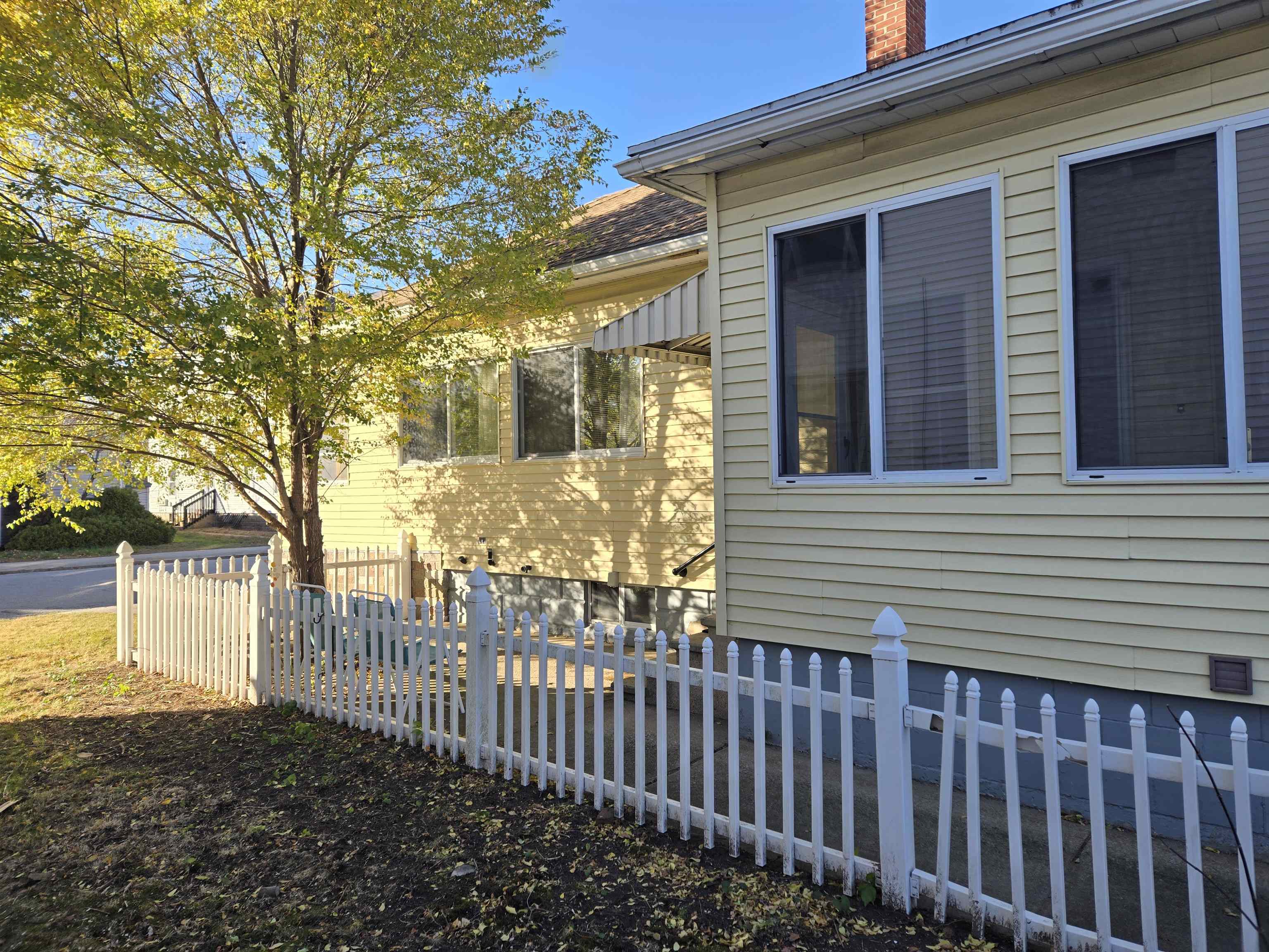 699 Montgomery Street