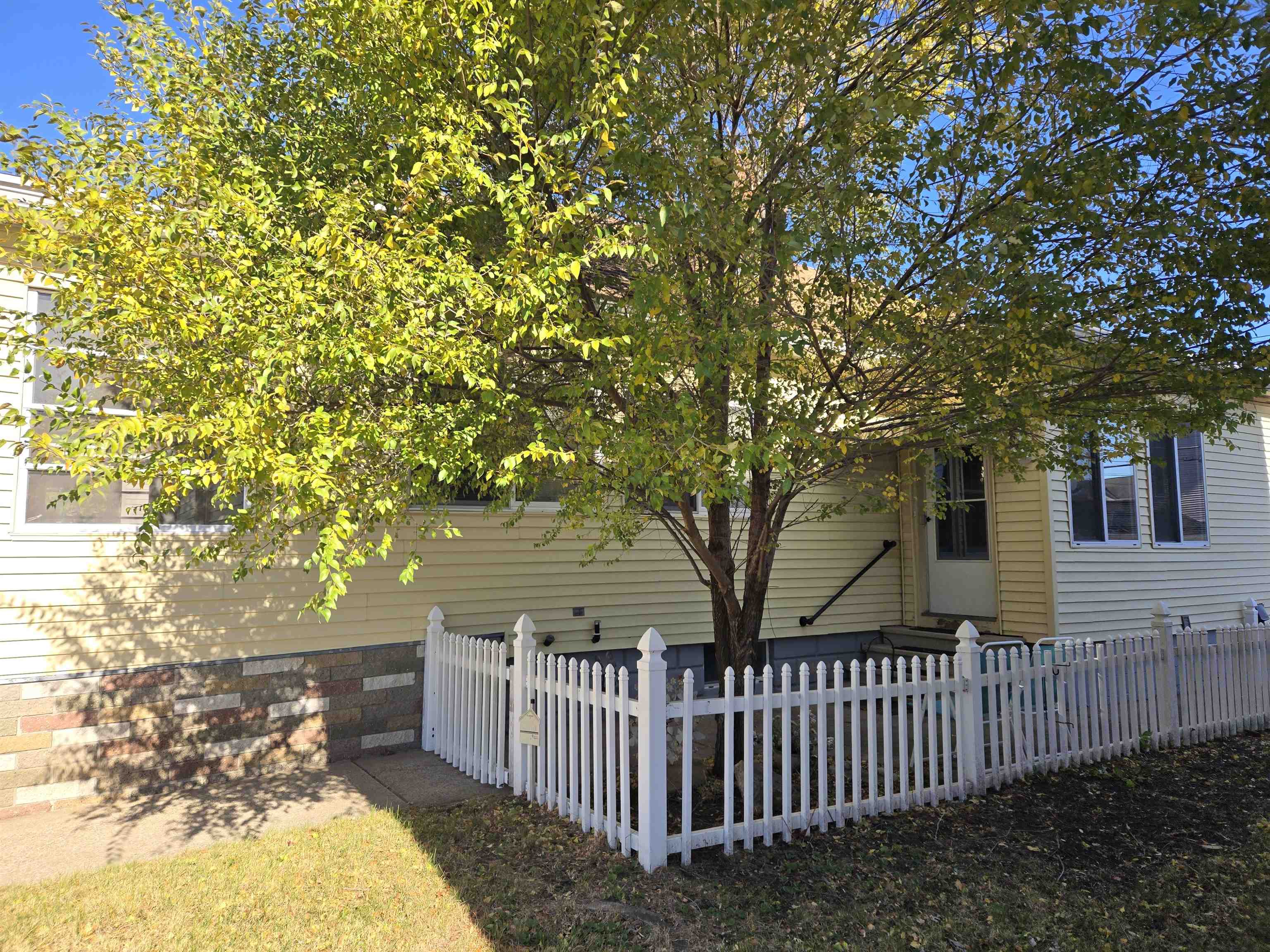 699 Montgomery Street