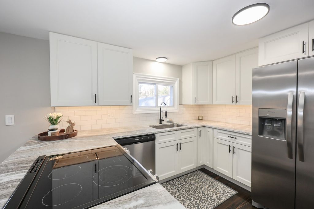 Photo of 39 Hunter Drive, Epping, NH 03042 (MLS # 5079074)