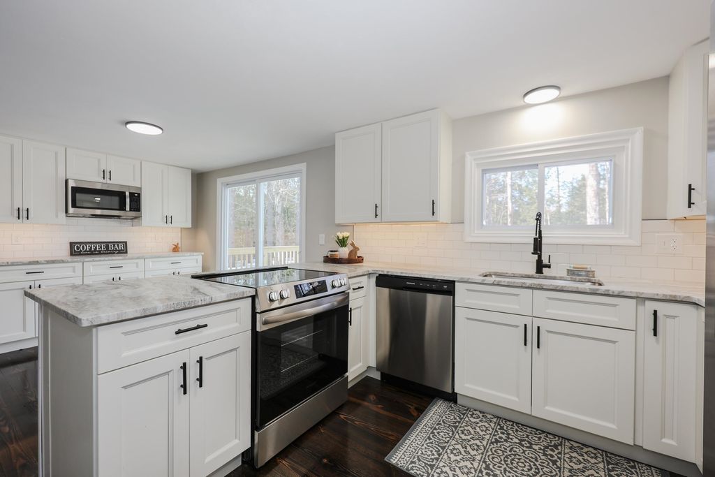 Photo of 39 Hunter Drive, Epping, NH 03042 (MLS # 5079074)