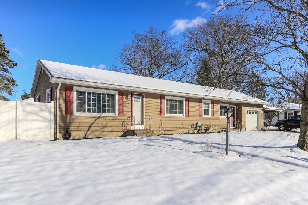 Photo of 2 Denise Street, Nashua, NH 03063 (MLS # 5071905)