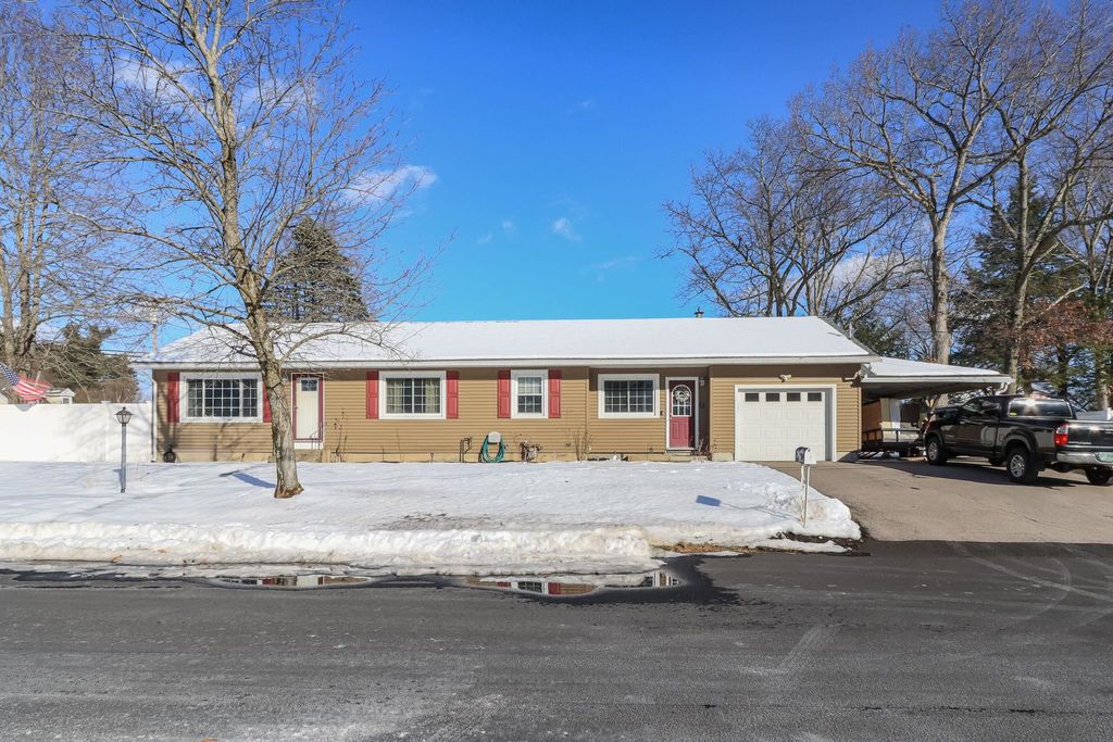 Photo of 2 Denise Street, Nashua, NH 03063 (MLS # 5071905)