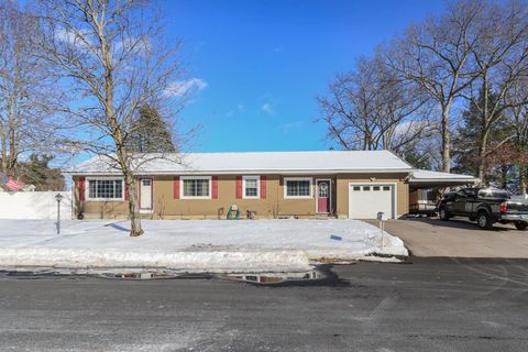 Photo of 2 Denise Street, Nashua, NH 03063 (MLS # 5071905)