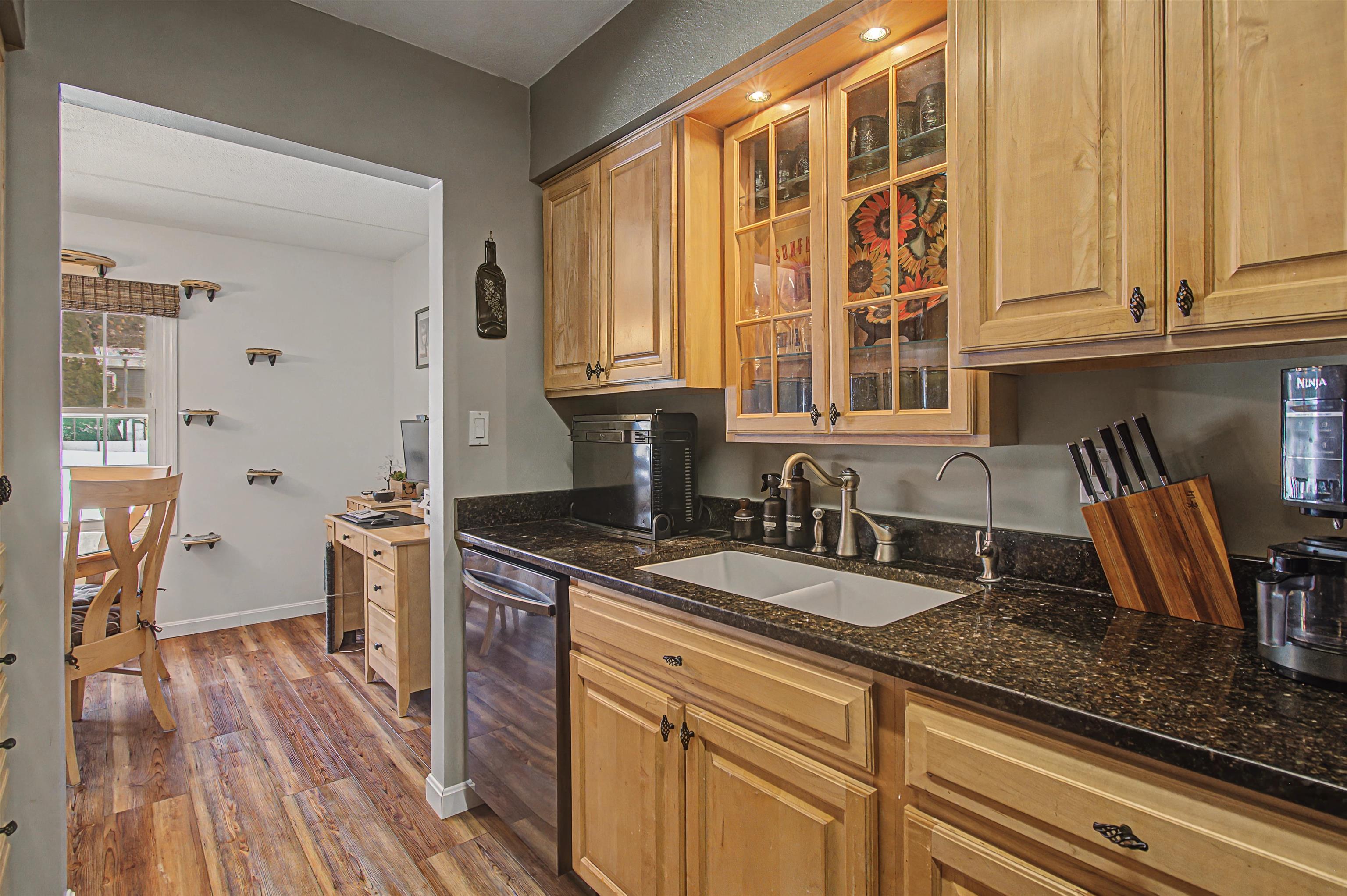 125 Kennedy Drive 10