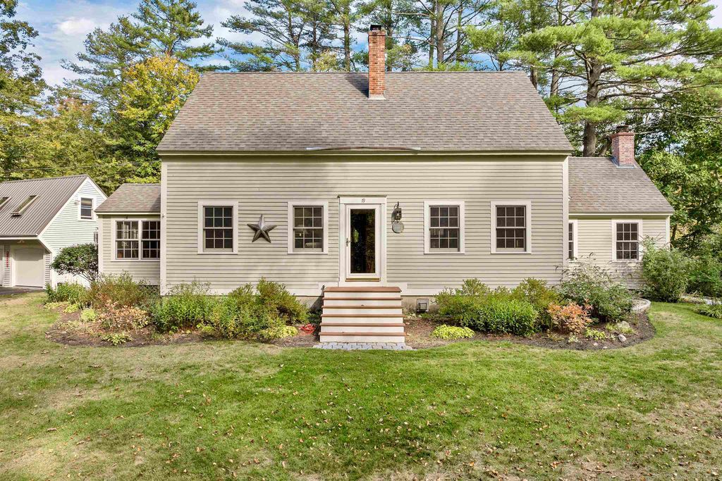 Photo of 19 Cotton Mountain Road, Wolfeboro, NH 03894 (MLS # 5076310)