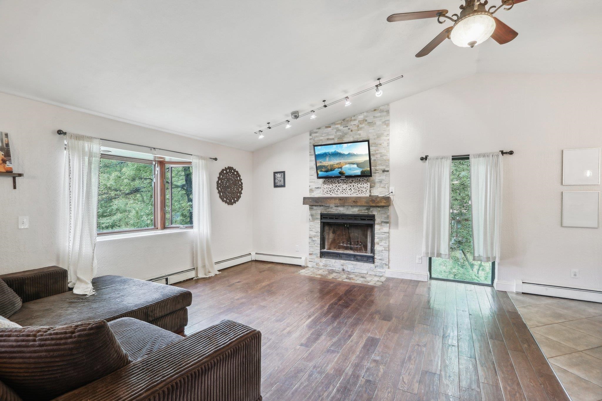 6 Hunter Drive