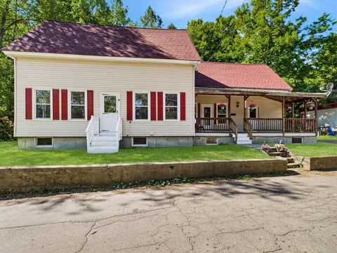 30 Spring Street Colebrook NH 03576