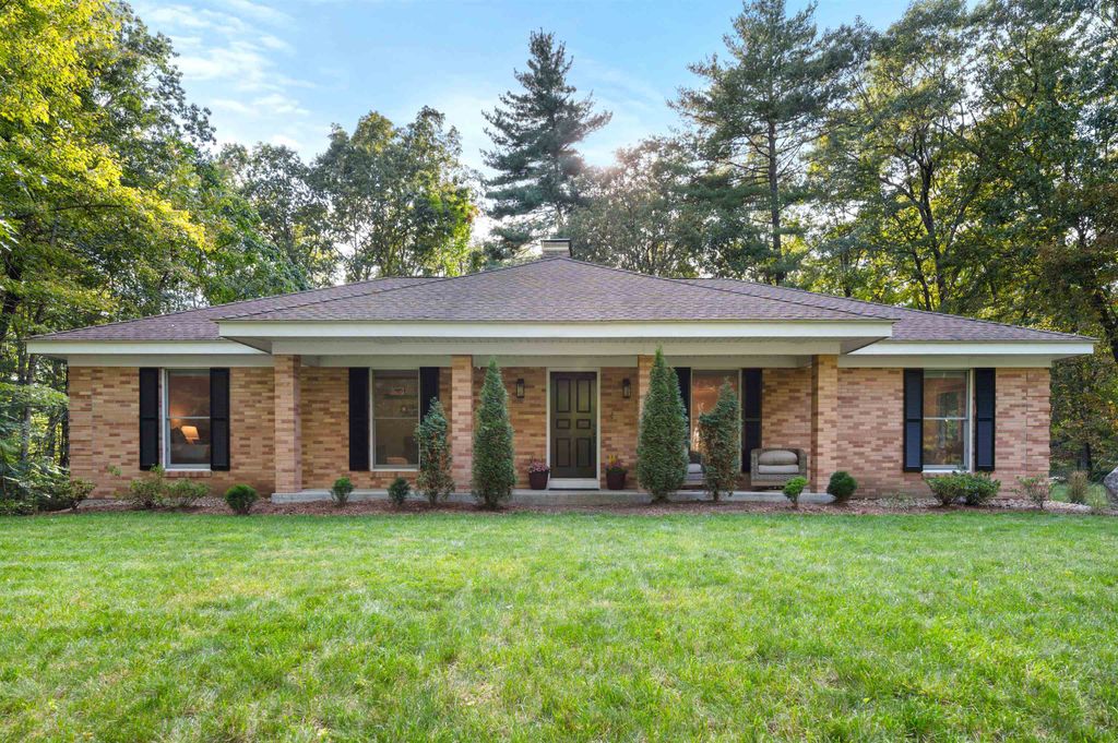 Photo of 16 Hemlock Hill Road, Amherst, NH 03031 (MLS # 5063046)