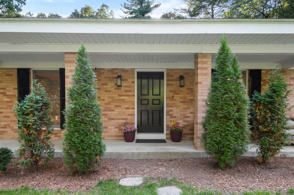 Photo of 16 Hemlock Hill Road, Amherst, NH 03031 (MLS # 5063046)