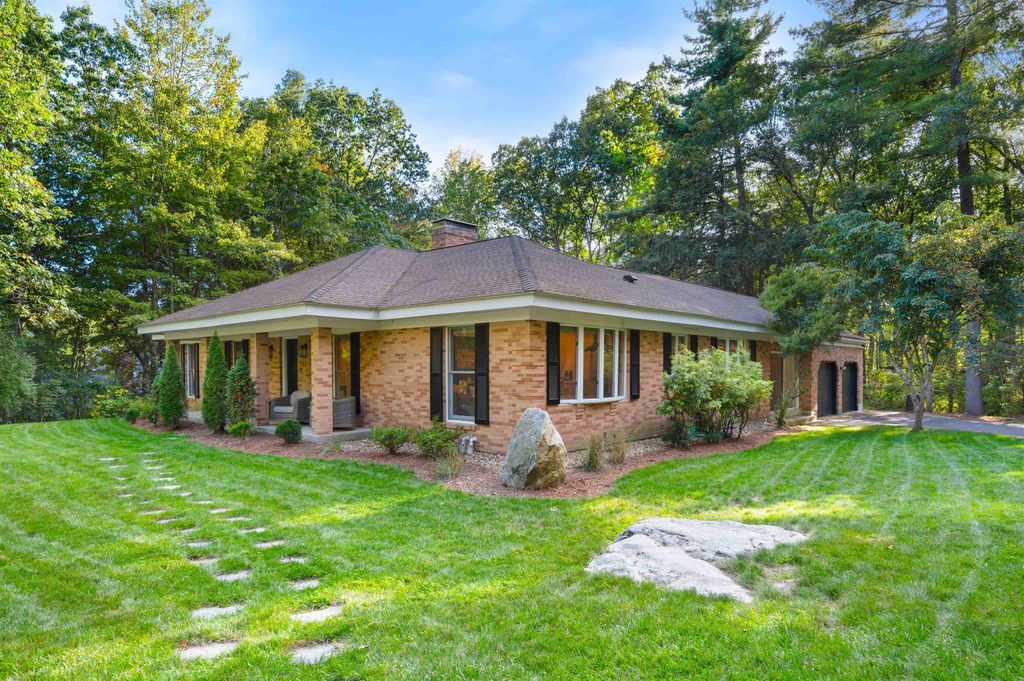 Photo of 16 Hemlock Hill Road, Amherst, NH 03031 (MLS # 5063046)