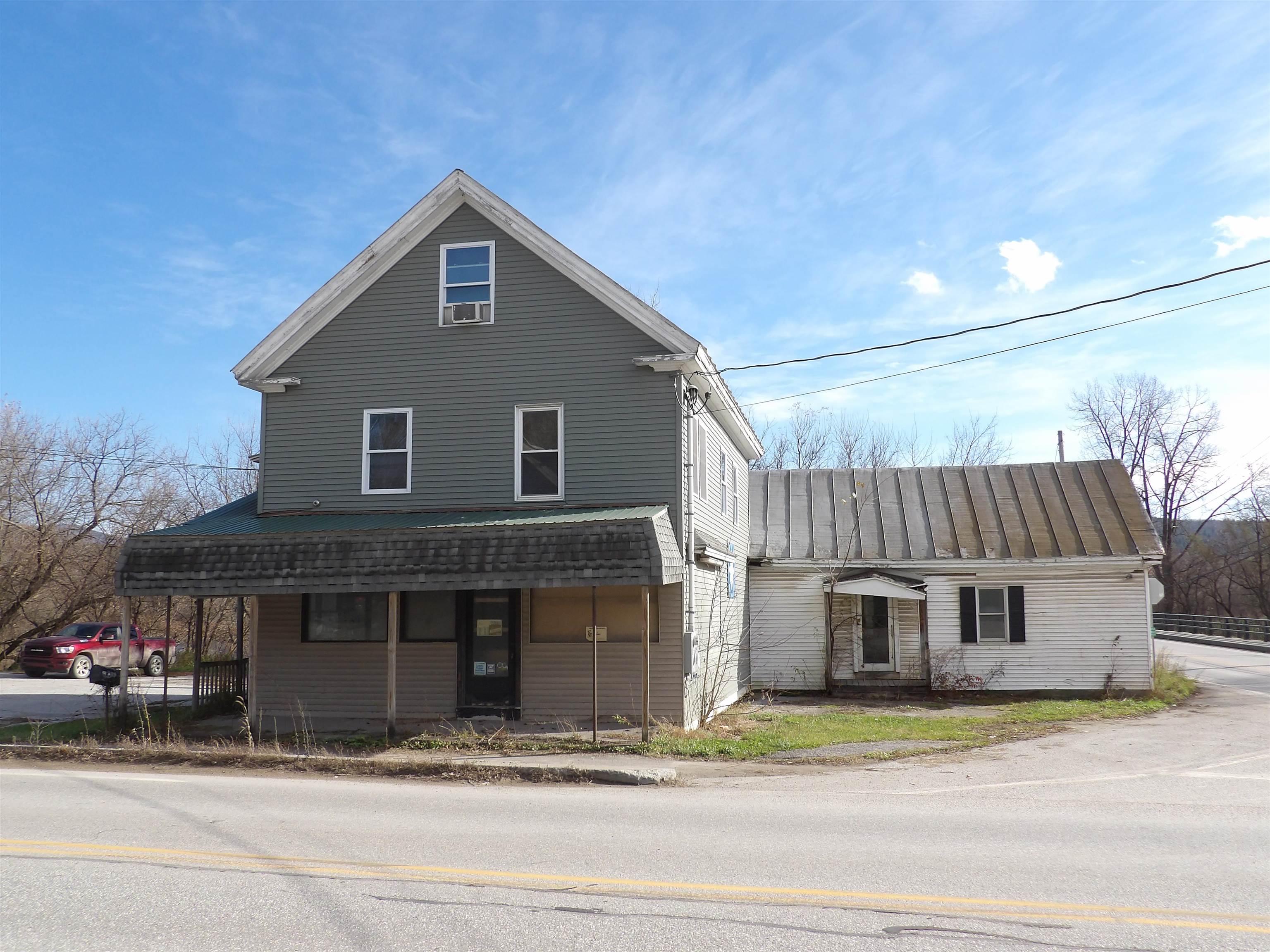 2813 VT Route 105