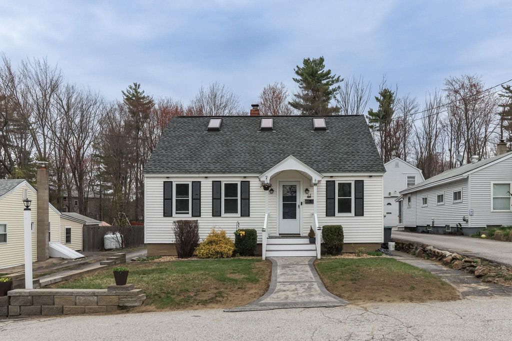 Photo of 12 Lindy Street, Pembroke, NH 03275 (MLS # 5083096)