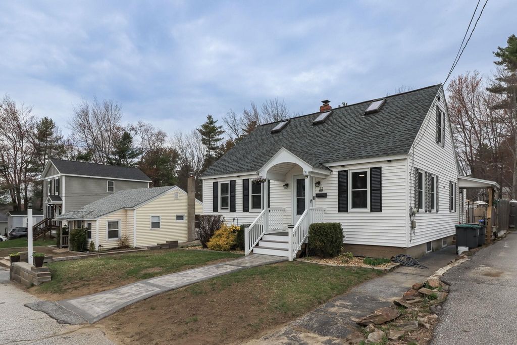 Photo of 12 Lindy Street, Pembroke, NH 03275 (MLS # 5083096)