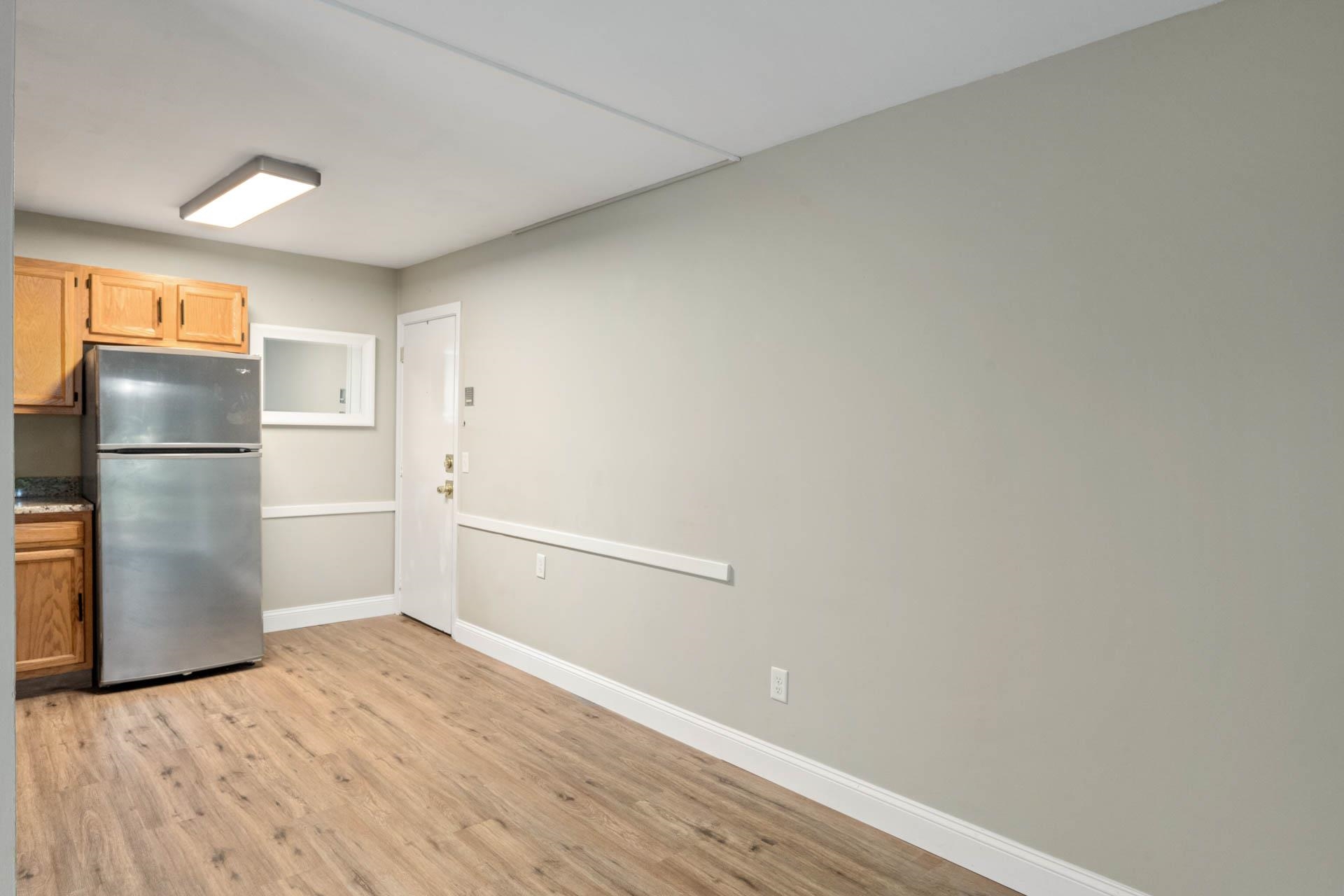 Derry, New Hampshire 03038, United States, 2 Bedrooms Bedrooms, ,1 BathroomBathrooms,Residential,Pending,196559