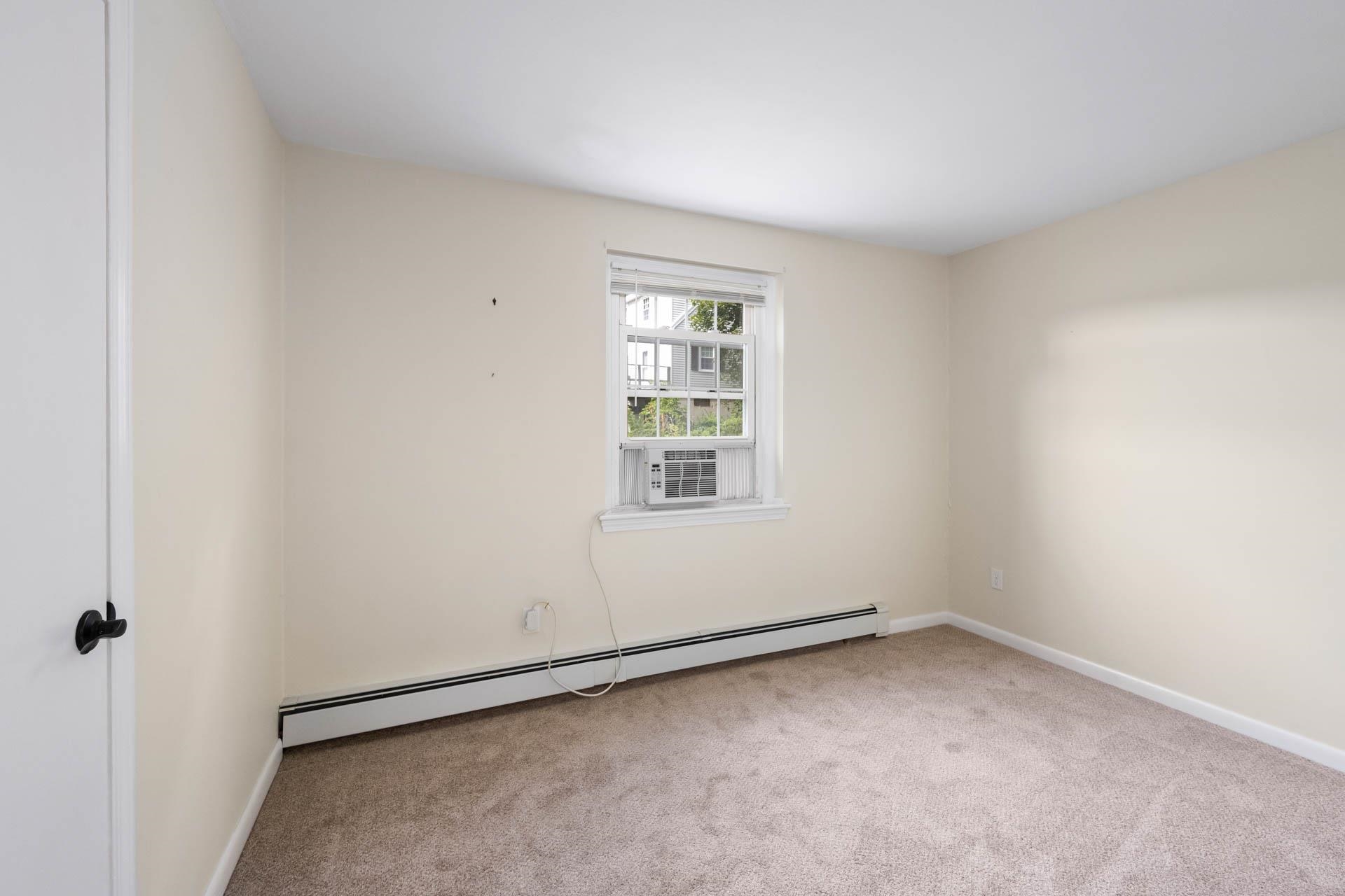 Derry, New Hampshire 03038, United States, 2 Bedrooms Bedrooms, ,1 BathroomBathrooms,Residential,Pending,196559