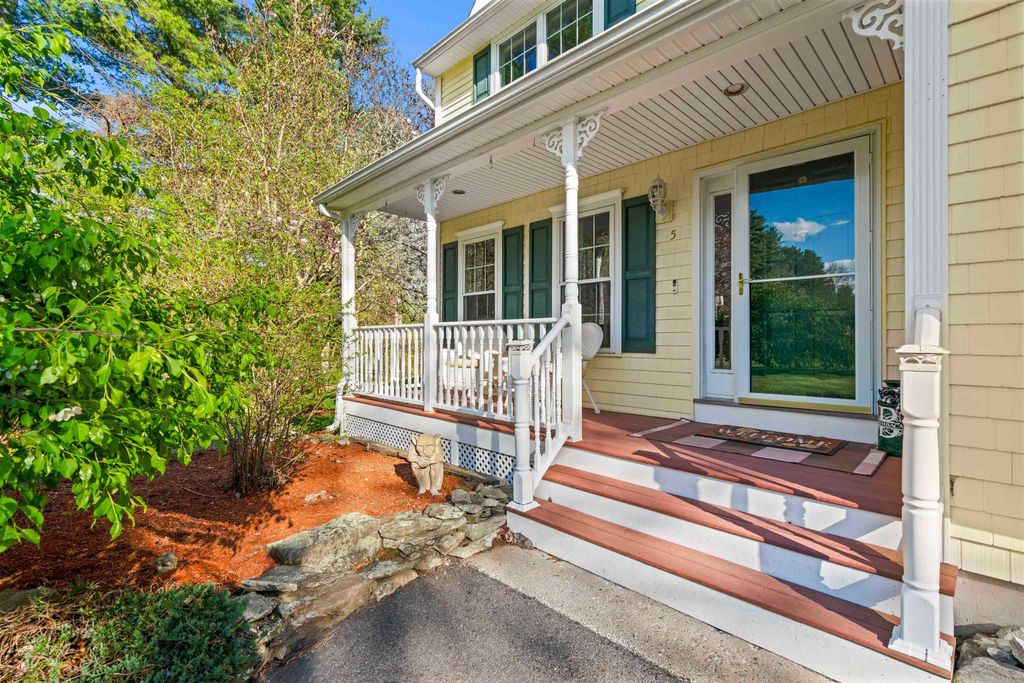 Photo of 5 Spicebush Circle, Litchfield, NH 03052 (MLS # 5089310)