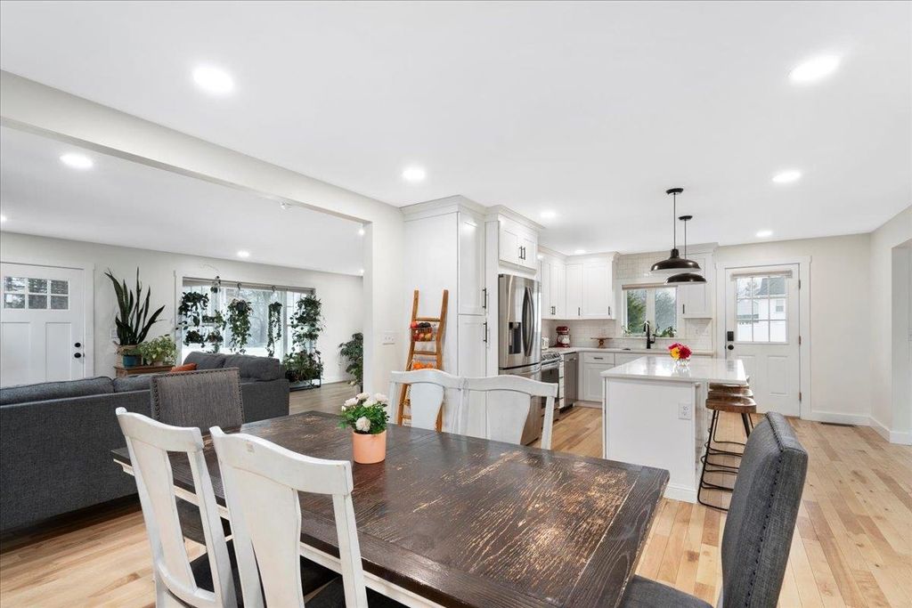 Photo of 140 South Mast Street, Goffstown, NH 03045 (MLS # 5079810)