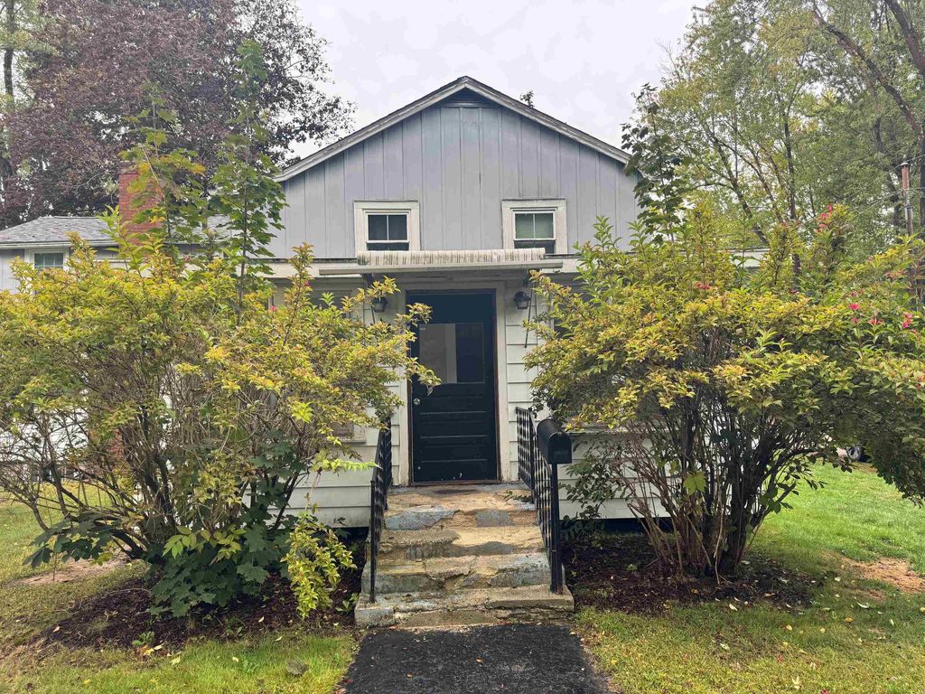 Photo of 138 Leavitt Avenue, Portsmouth, NH 03801 (MLS # 5063912)