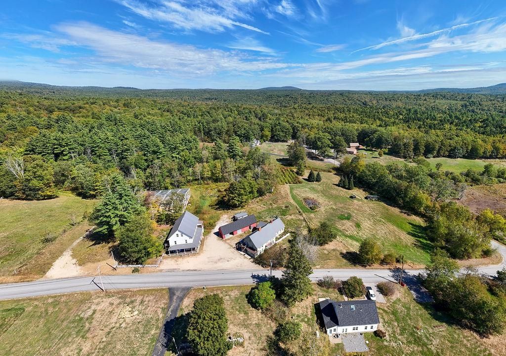 Photo of 147 Middle Road, Deerfield, NH 03037 (MLS # 5063068)