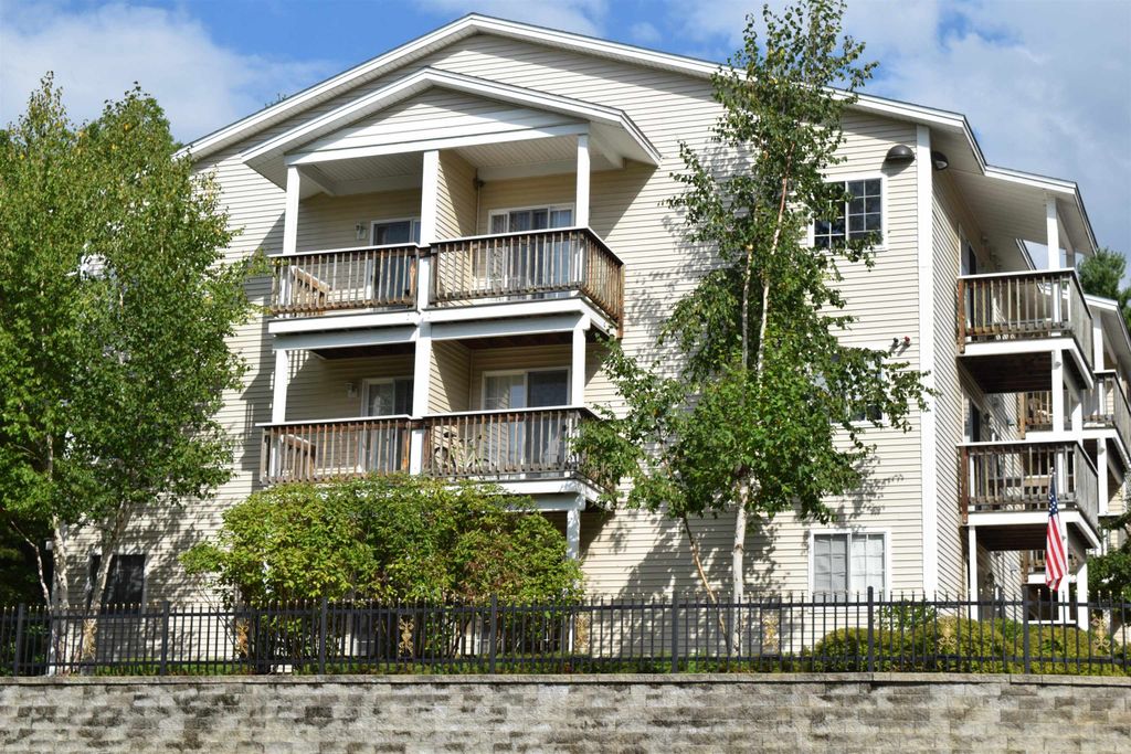 Photo of 99 Mammoth Road #11, Hooksett, NH 03106 (MLS # 5084616)