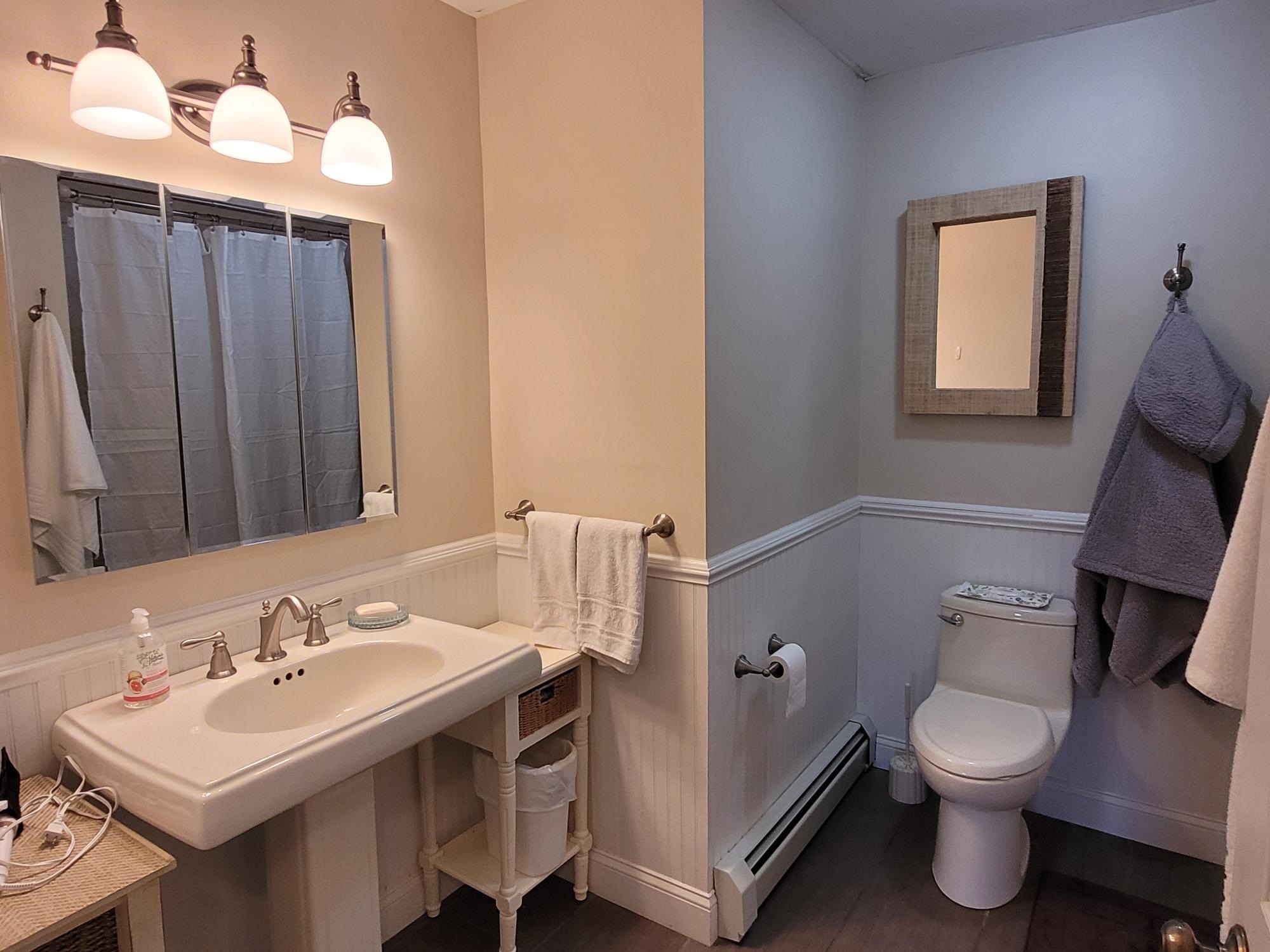 South Burlington, Vermont 05403, United States, 5 Bedrooms Bedrooms, ,4 BathroomsBathrooms,Residential,Active,96669