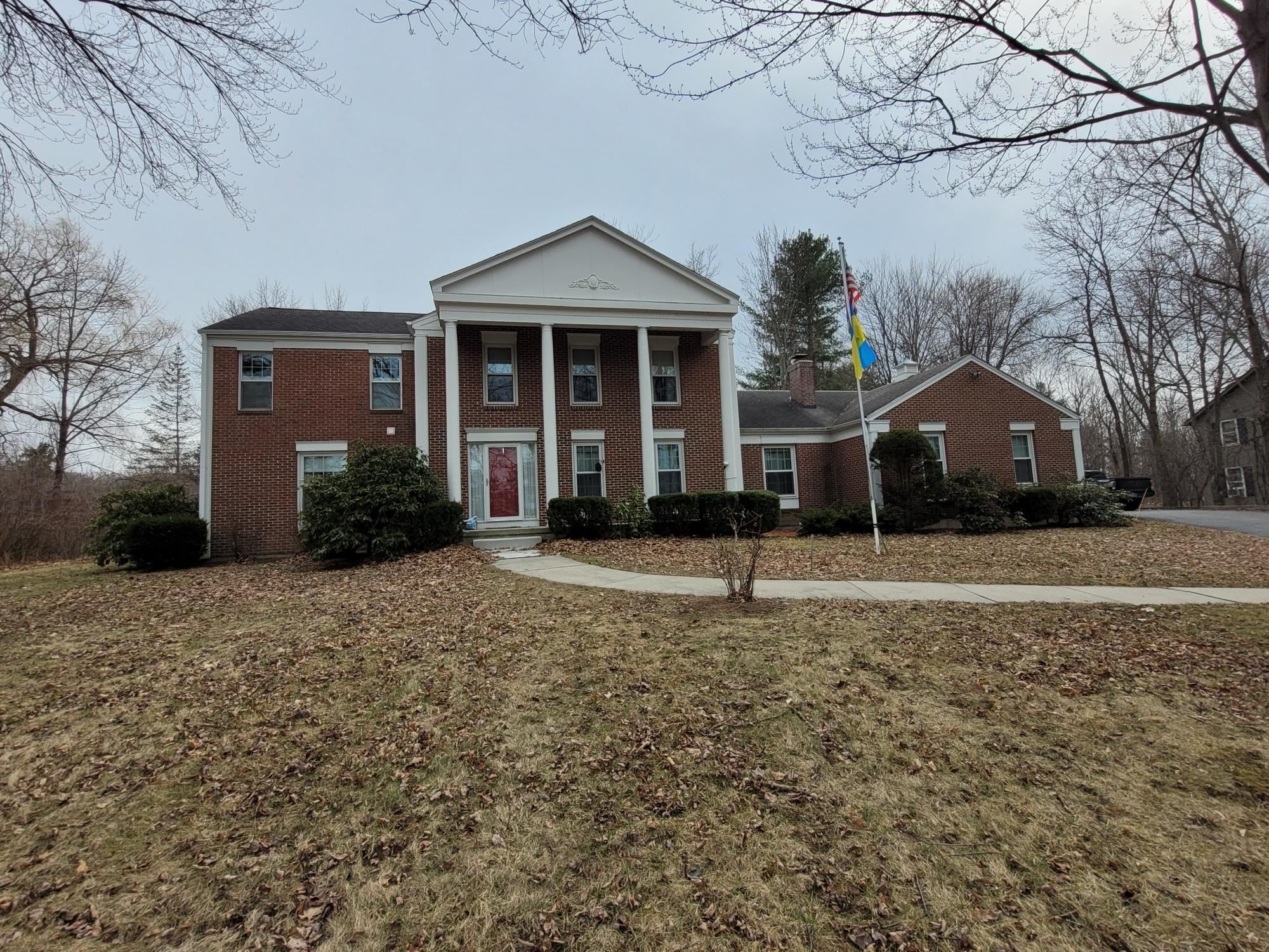 South Burlington, Vermont 05403, United States, 5 Bedrooms Bedrooms, ,4 BathroomsBathrooms,Residential,Active,96669