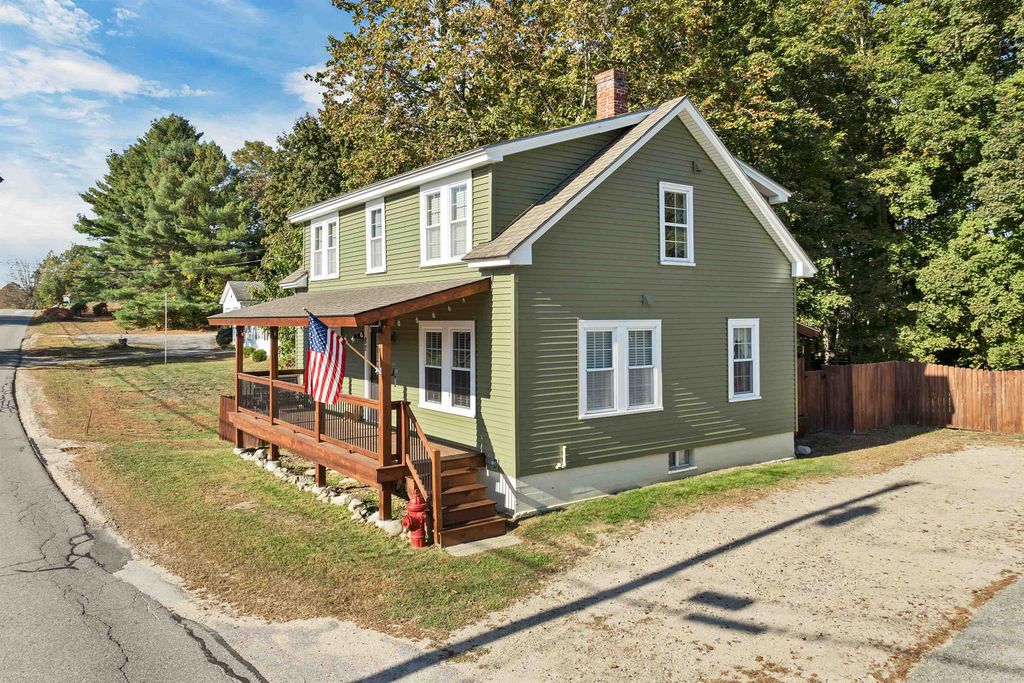 Photo of 82 Bay Street, Wolfeboro, NH 03894 (MLS # 5064886)