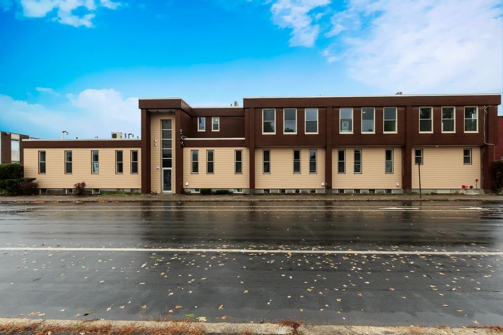 Photo of 540 Chestnut Street #11, Manchester, NH 03104 (MLS # 5074214)