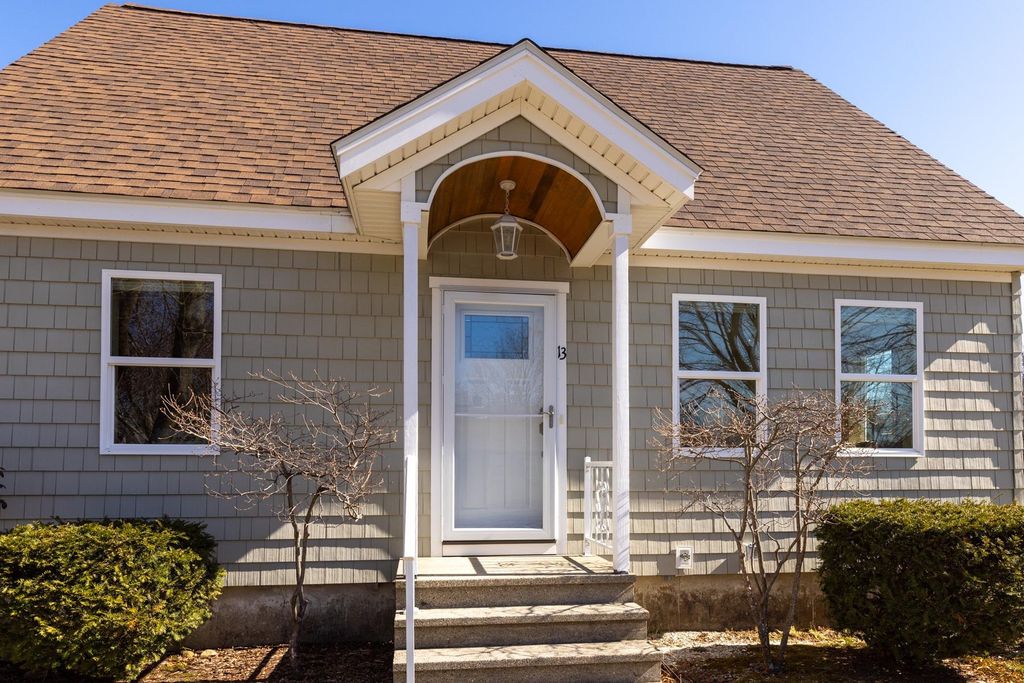 Photo of 13 Elmview Circle, Dover, NH 03820 (MLS # 5083317)