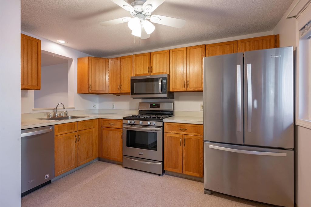 Photo of 28 Merrimack Drive, Merrimack, NH 03054 (MLS # 5067416)