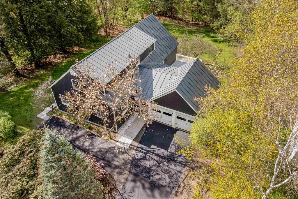 Photo of 75 E. Wheelock Street, Hanover, NH 03755 (MLS # 5087816)