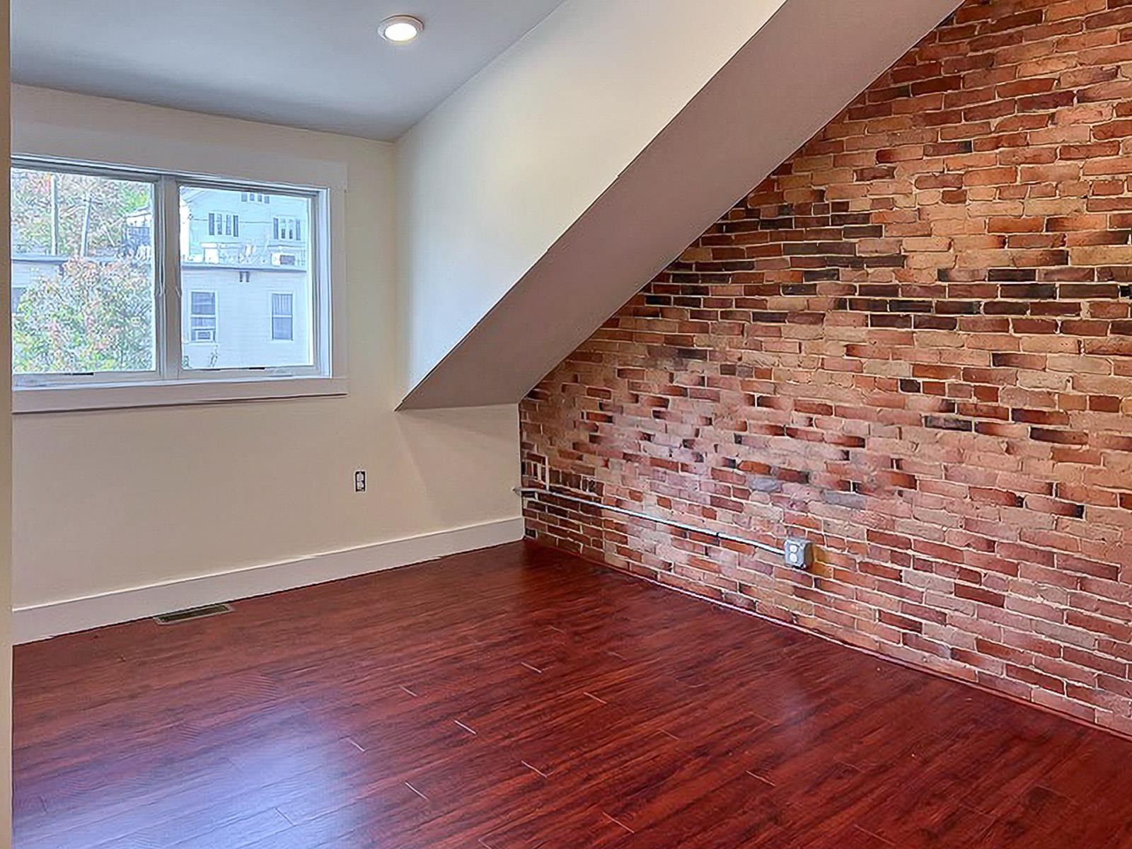 Somersworth, New Hampshire 03878, United States, 2 Bedrooms Bedrooms, ,1 BathroomBathrooms,Residential,Active,232007