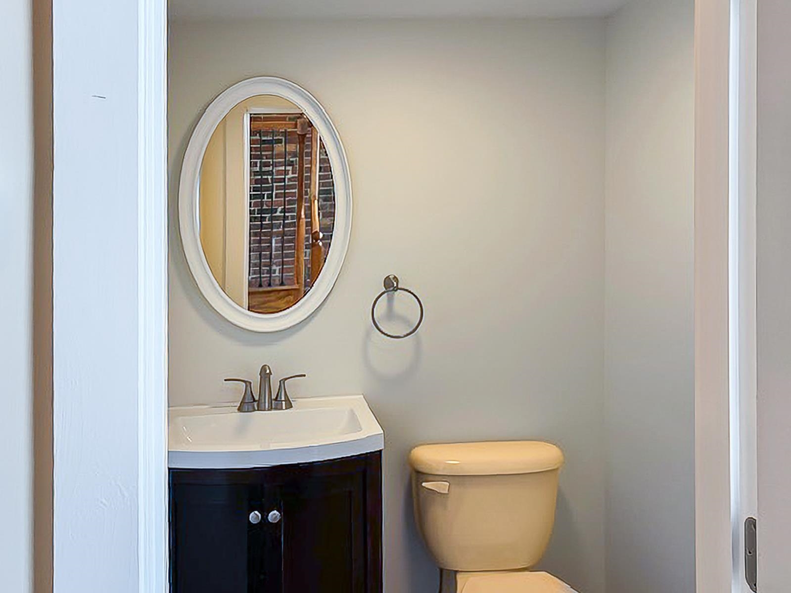 Somersworth, New Hampshire 03878, United States, 2 Bedrooms Bedrooms, ,1 BathroomBathrooms,Residential,Active,232007