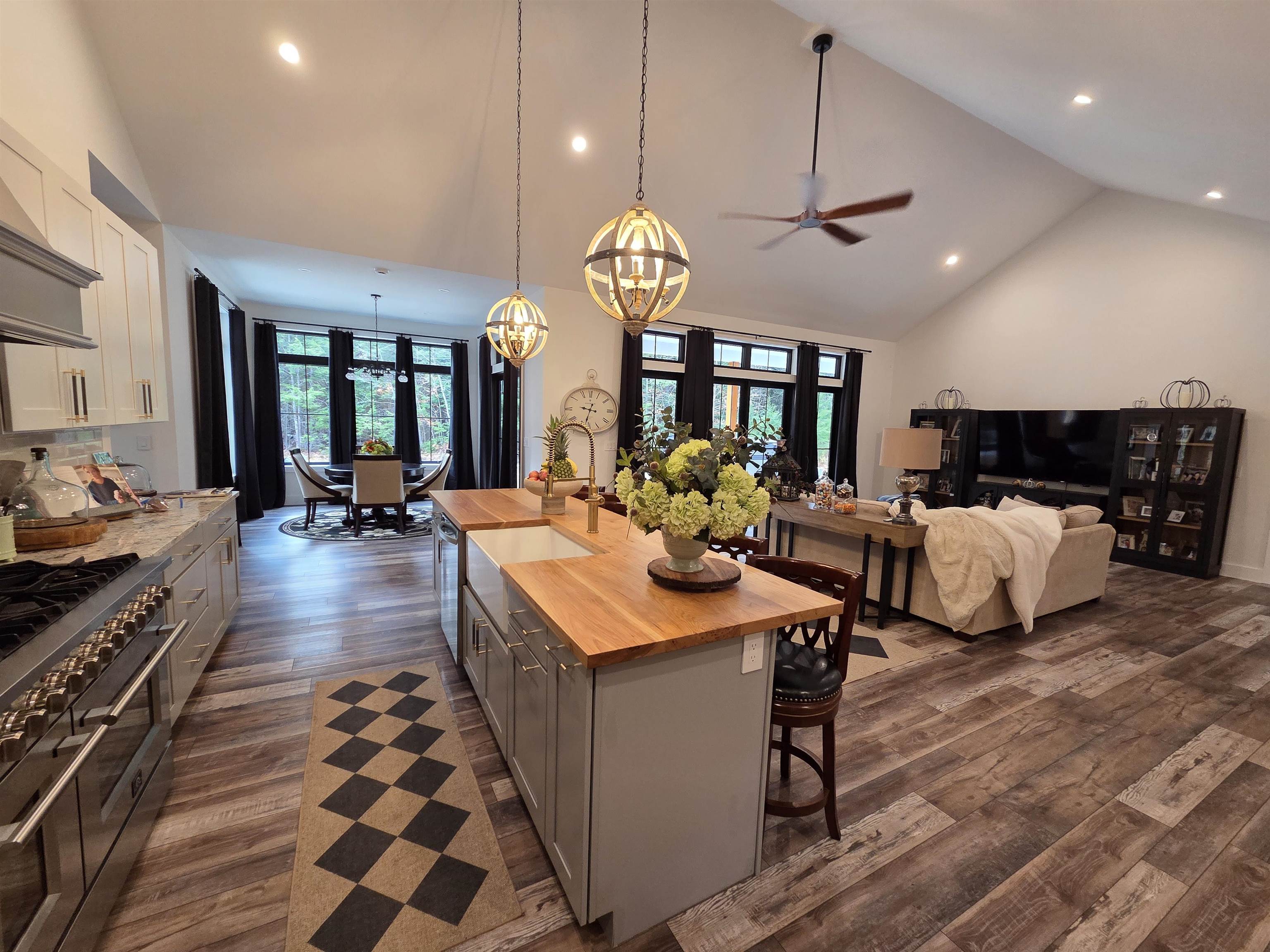 Albany, New Hampshire 03818, United States, 3 Bedrooms Bedrooms, ,3 BathroomsBathrooms,Residential,Active,226704