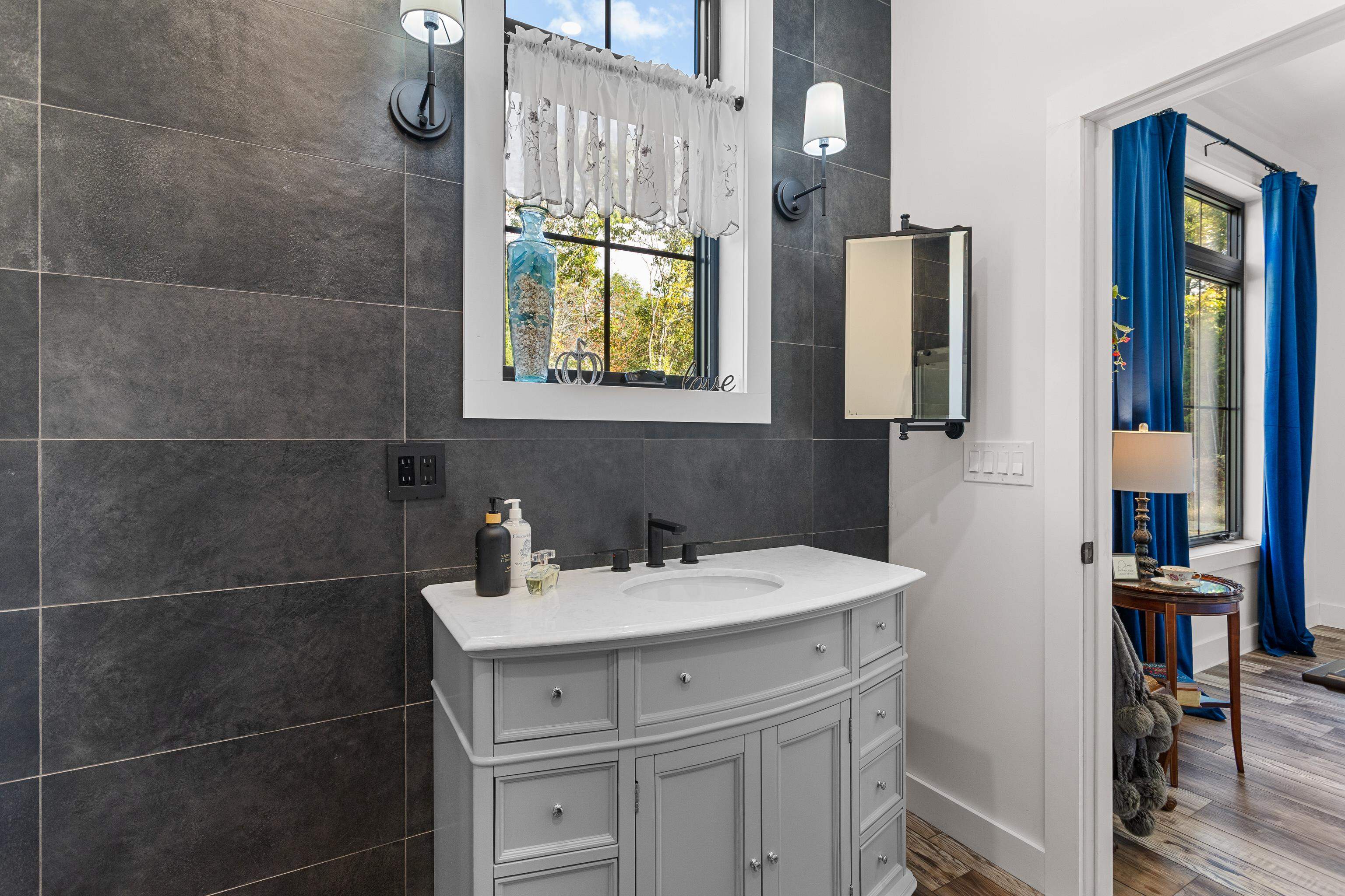 Albany, New Hampshire 03818, United States, 3 Bedrooms Bedrooms, ,3 BathroomsBathrooms,Residential,Active,226704