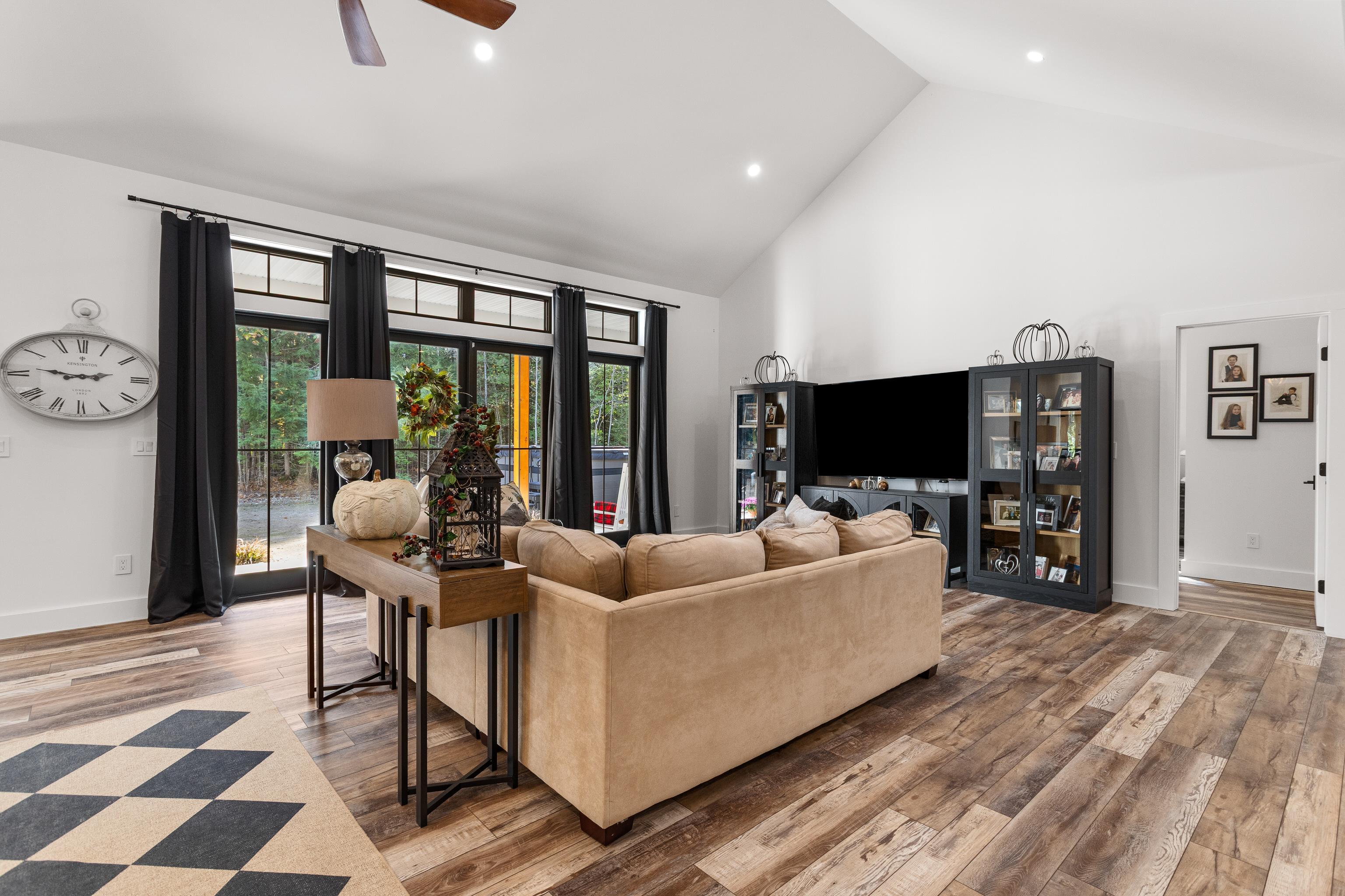 Albany, New Hampshire 03818, United States, 3 Bedrooms Bedrooms, ,3 BathroomsBathrooms,Residential,Active,226704