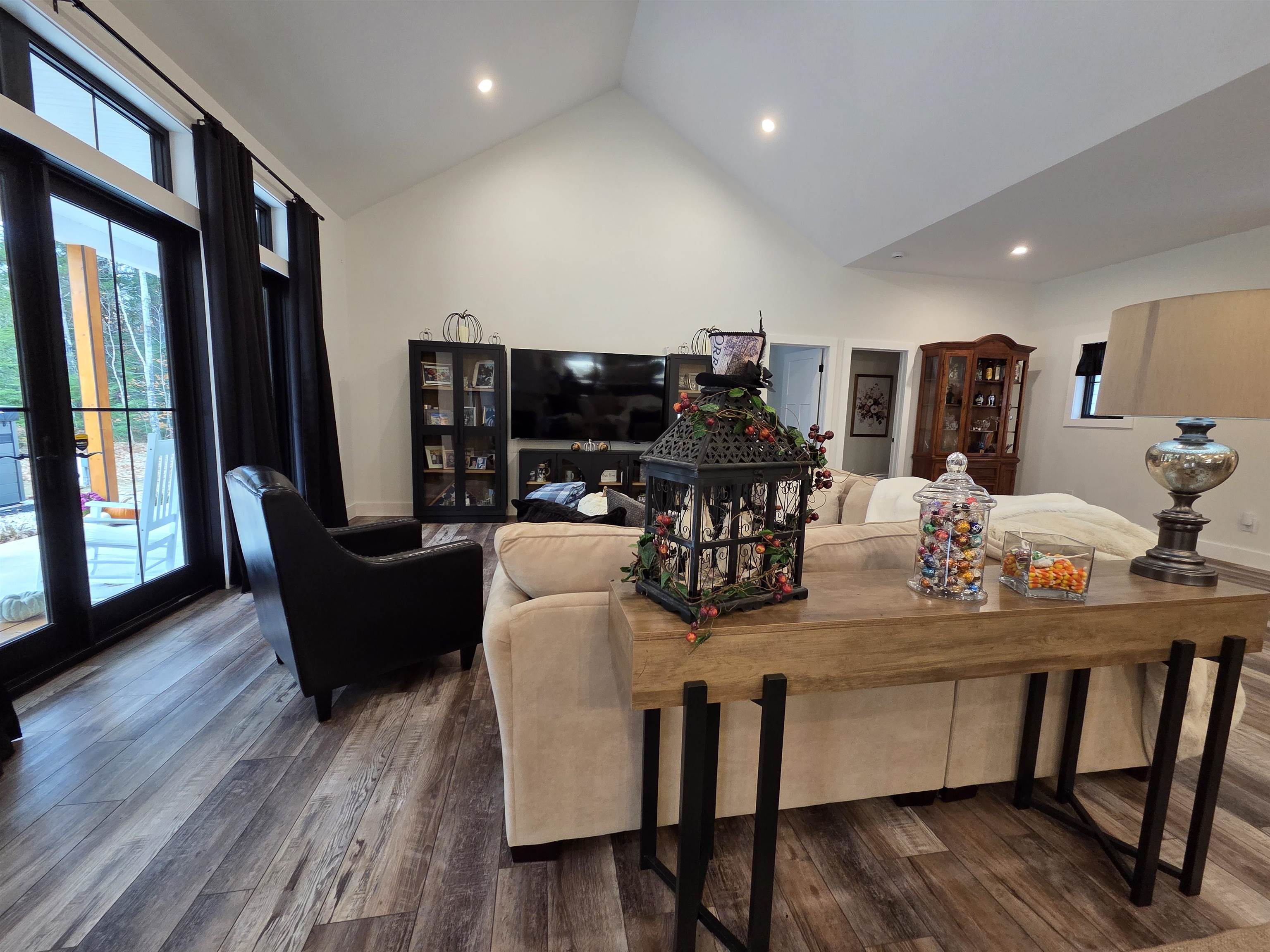 Albany, New Hampshire 03818, United States, 3 Bedrooms Bedrooms, ,3 BathroomsBathrooms,Residential,Active,226704