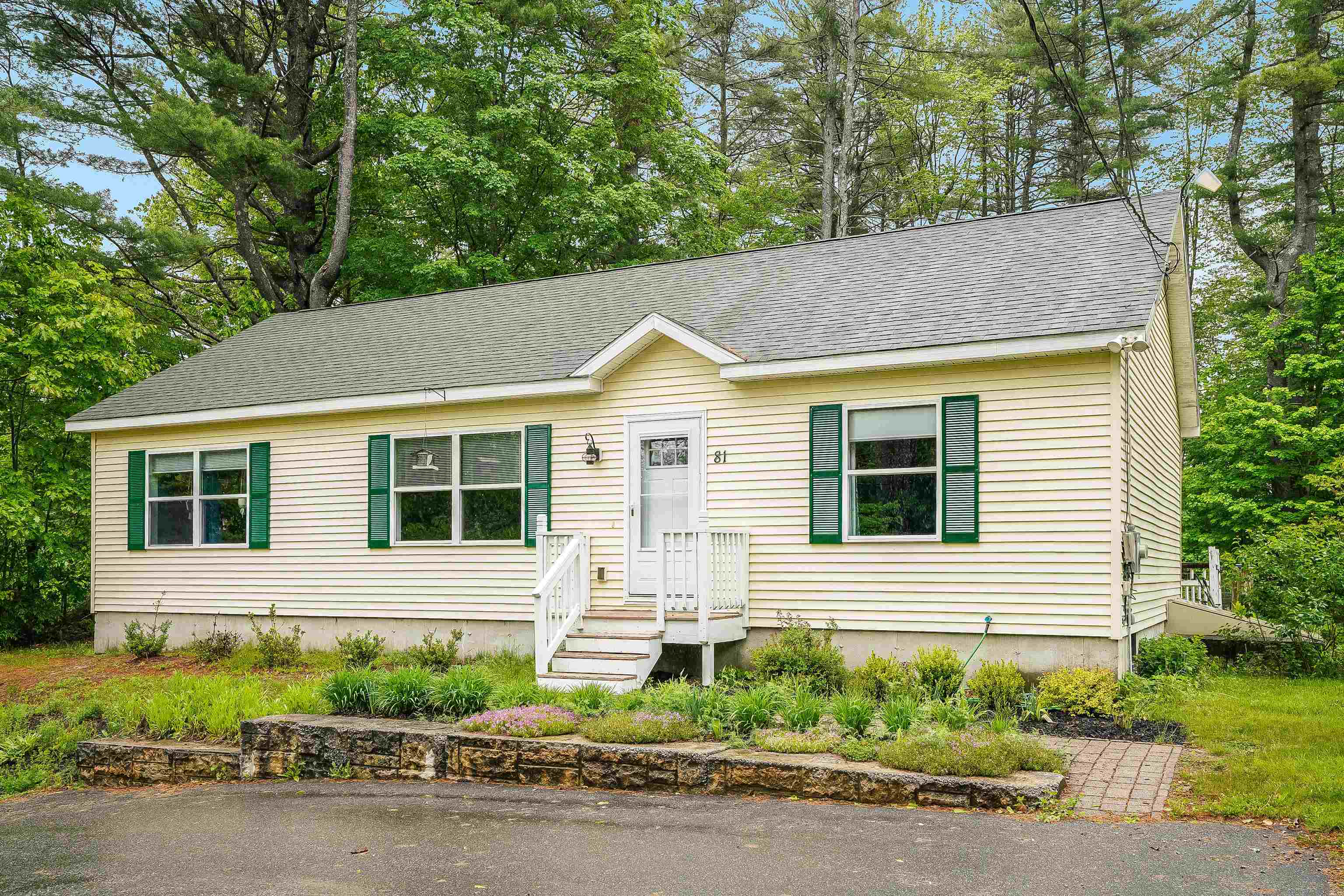 81 Center Road