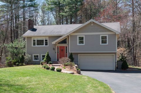 Photo of 47 River Road, Stratham, NH 03885 (MLS # 5084730)