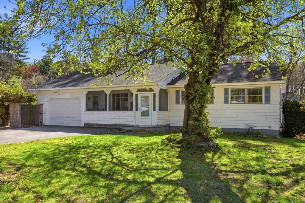 Photo of 18 Cottonwood Drive, Hudson, NH 03051 (MLS # 5085941)