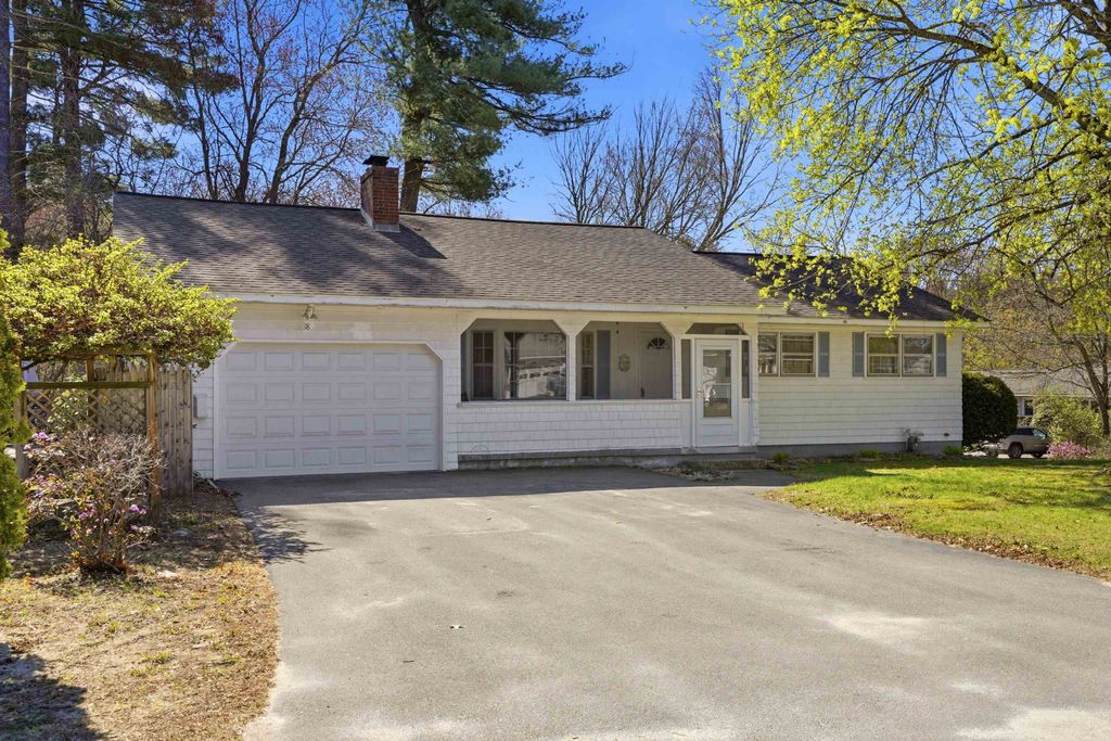 Photo of 18 Cottonwood Drive, Hudson, NH 03051 (MLS # 5085941)