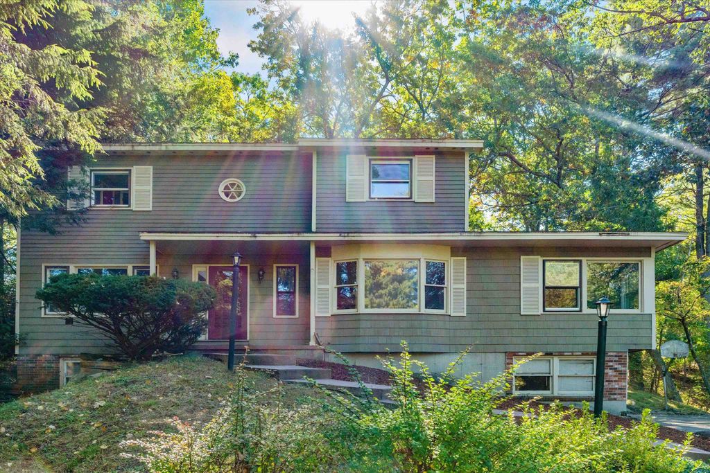 Photo of 7 Fairhaven Road, Nashua, NH 03060 (MLS # 5064037)