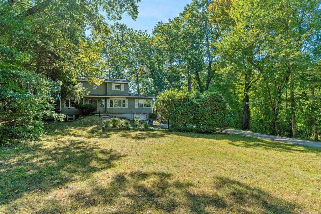 Photo of 7 Fairhaven Road, Nashua, NH 03060 (MLS # 5064037)